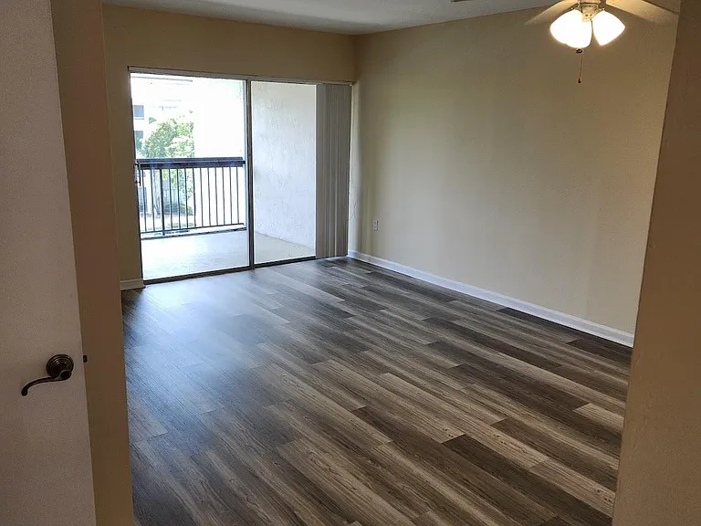 731 N Pine Island Rd #402 — Photo 4