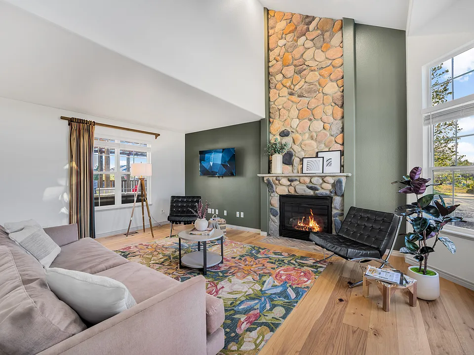 3505 Adams Cir