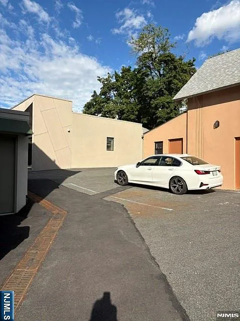 1 bed, 1.0 bath, $1,650 — Photo 2