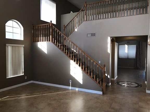 2nd image of 1526 S Blossom Cir