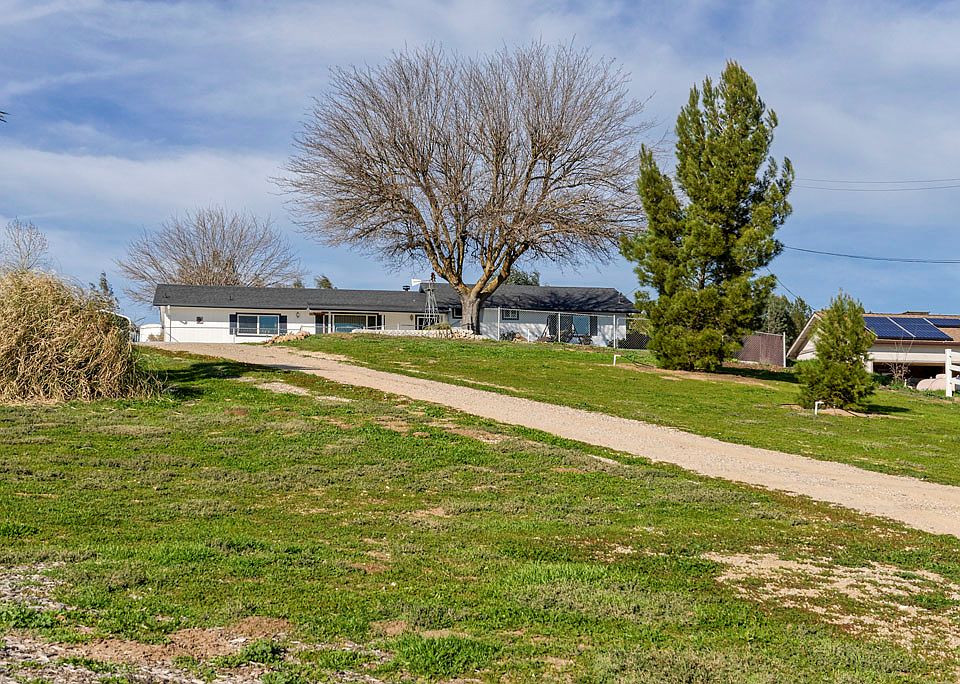 Beautiful Country Home!