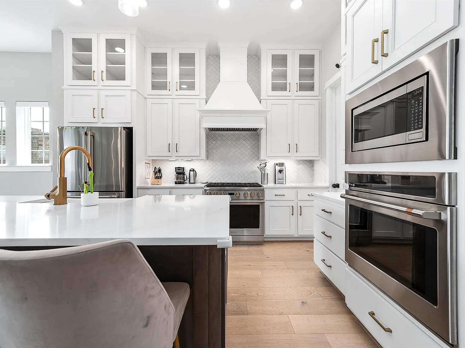 4 bed, 3.5 bath, 3356 sqft, $7,200 — Photo 3