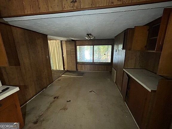 3rd image of 59 Graham Dr SW
