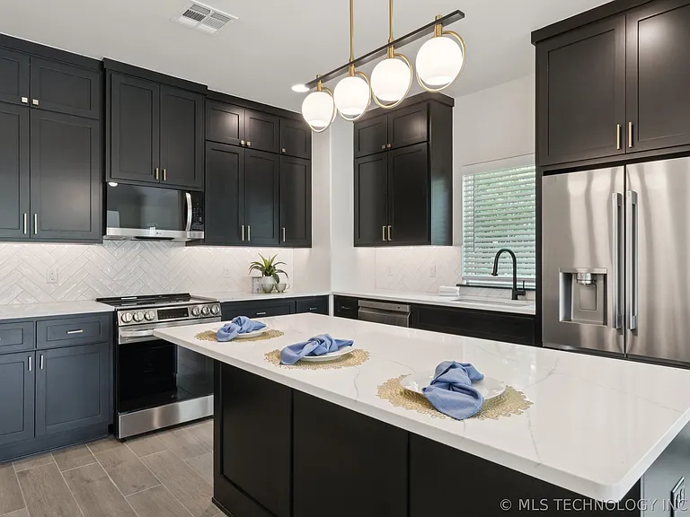 210 S Bluff St #B — Photo 5