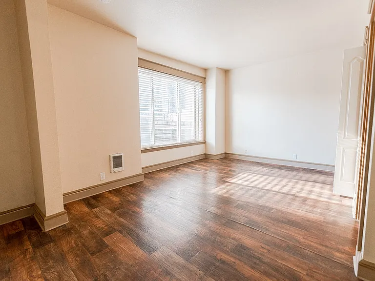 Seattle Apartments - Zindorf Apartments - Studio