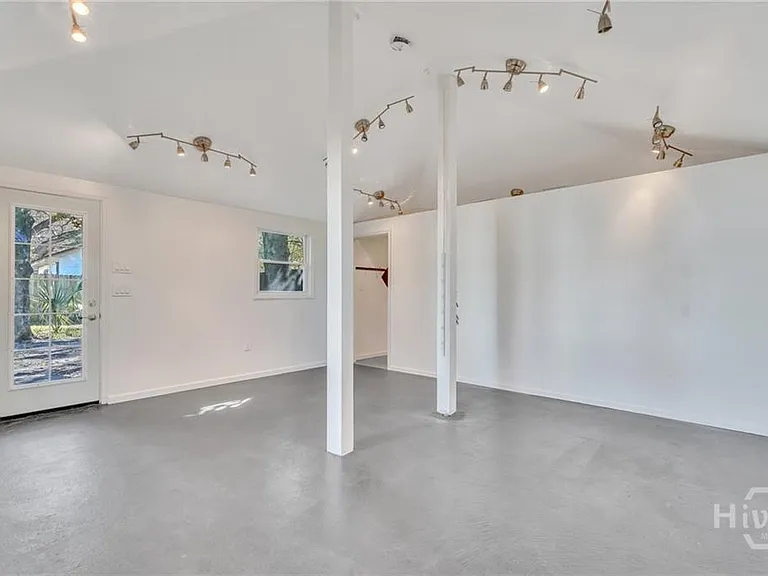 2337 Shirley Dr — Photo 44