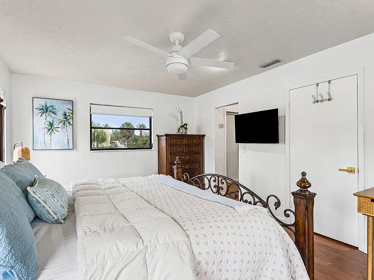 2101 N Palm Cir — Photo 17