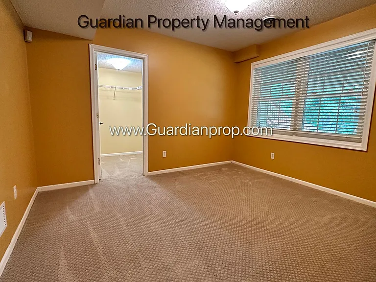 4046 Albany Cir — Photo 20