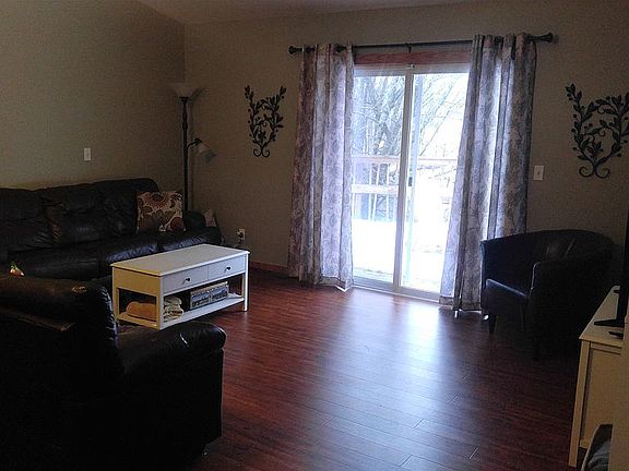 Living room (w/deck access)