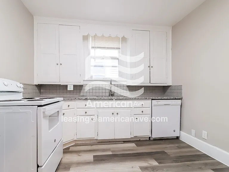1250883_006_kitchen_7.jpg