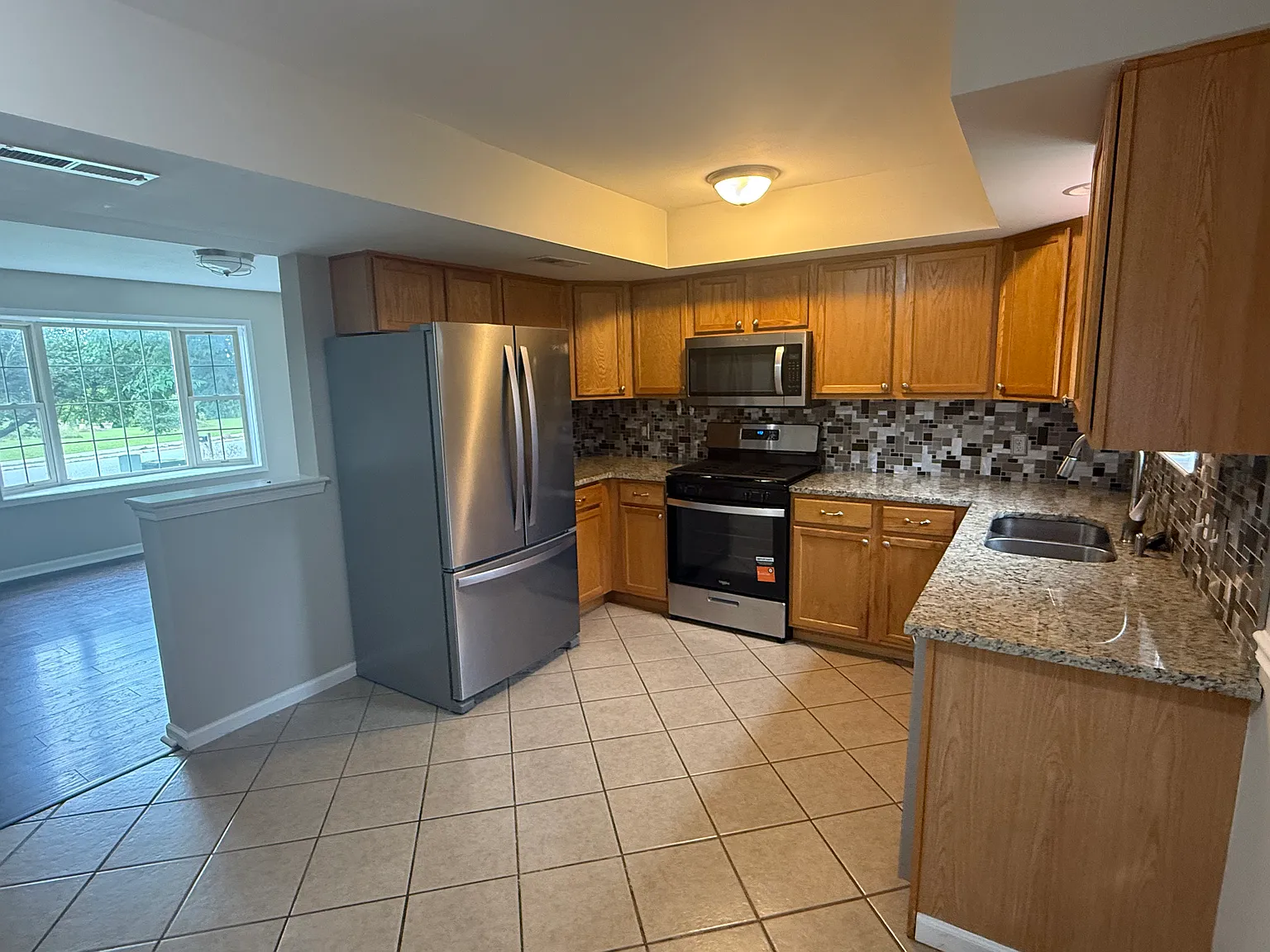 3 bed, 1.5 bath, 1198 sqft, $1,950 — Photo 2