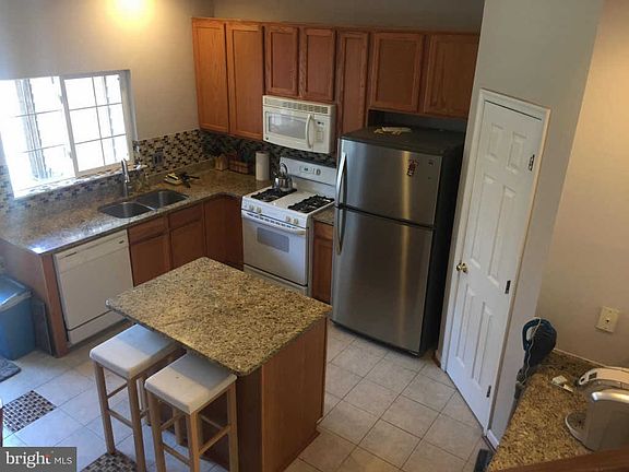 4th image of 2414 Dew Meadow Ct