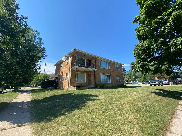 6301-6301A W Lakefield Dr — Photo 1