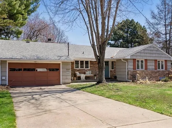 609 Waterman Cir, Hopkins, MN 55343