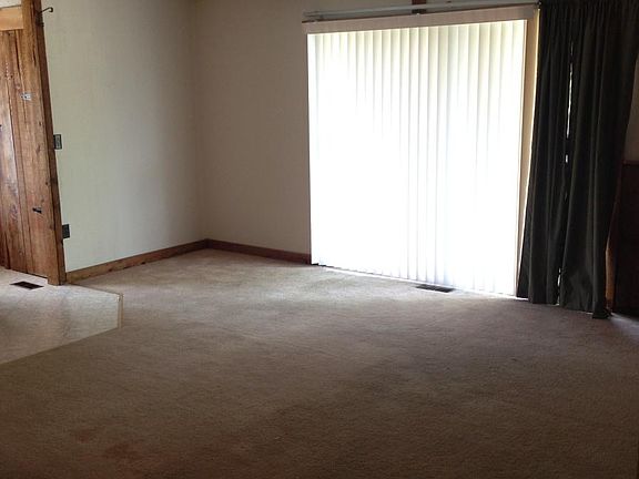 2nd image of 213 E 6th St APT B