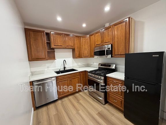 5th image of 7009 Comanche Ave