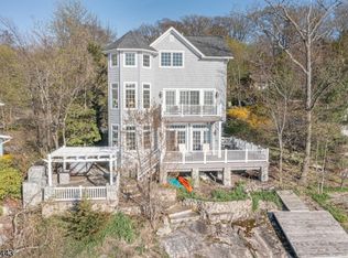 1065 Lakeside Dr E, Highland Lakes, NJ 07422