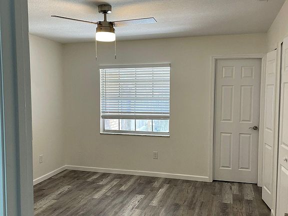 3rd image of 3113 Bloomingdale Villas Ct