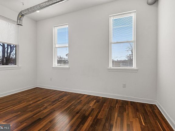 4th image of 3230 W Diamond St #3