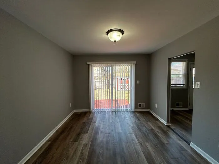 499 Berkshire Ct — Photo 12