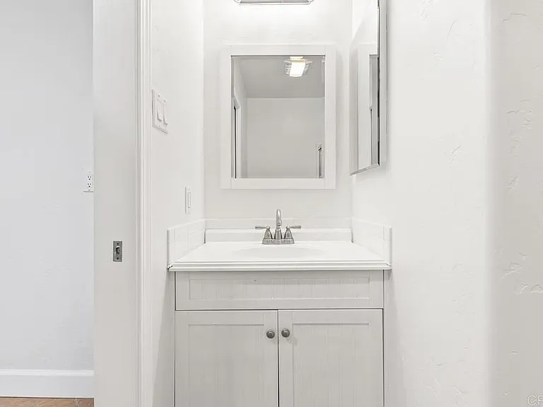 835 Barsby St #MAIN HOUSE — Photo 16