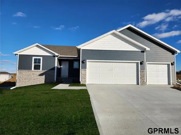 6410 Harvest Dr, Papillion, NE 68157