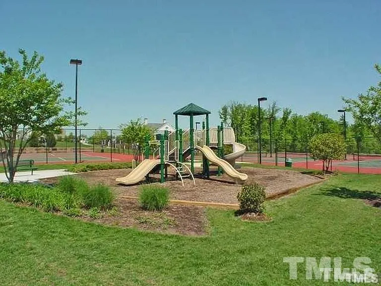 207 Mannington Dr — Photo 16