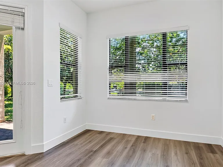 142 SW 127th Ter — Photo 32