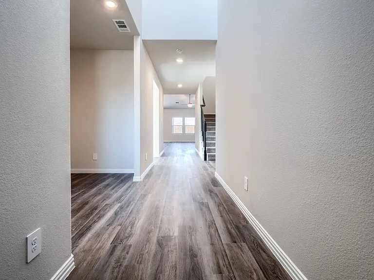 906 Jennie St — Photo 24