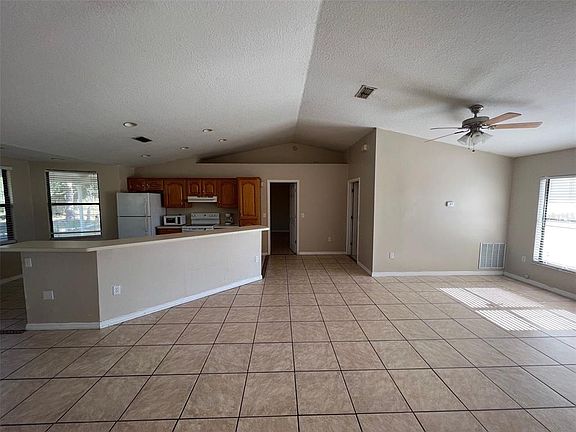 3rd image of 733 Pelican Ct
