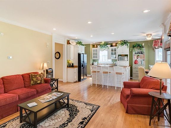 4th image of 131 Fernwood Dr NE