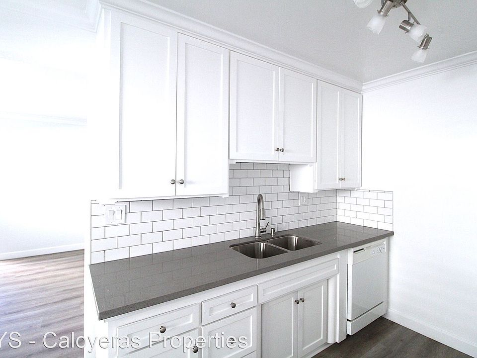 1st image of 3131 Bagley Ave #2