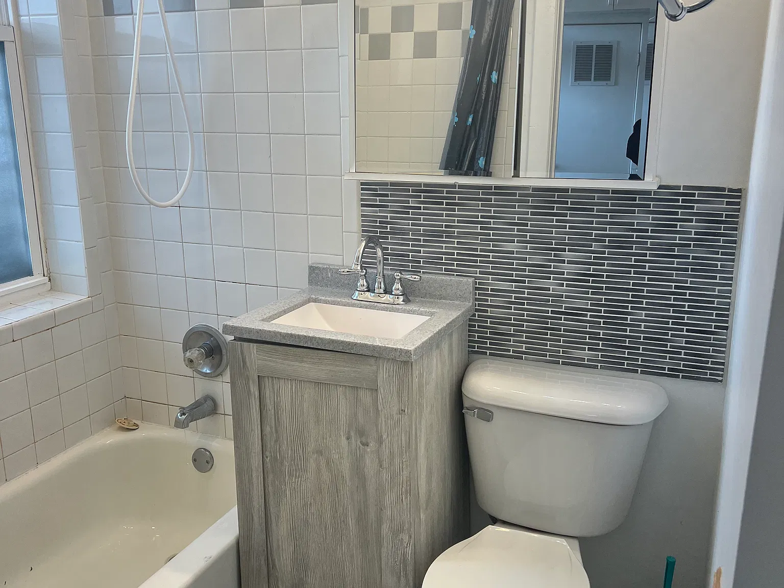 3215 W Beach Ave — Photo 4