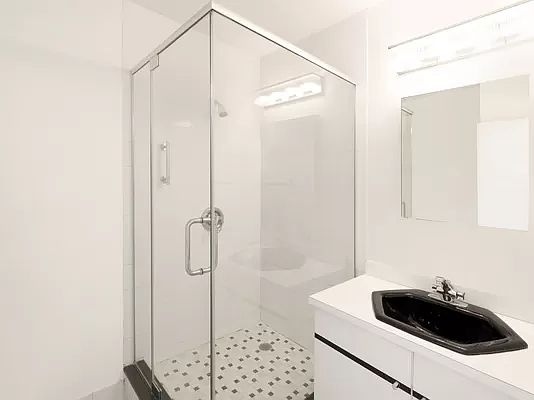 5th image of 137 E 36th St APT 15K