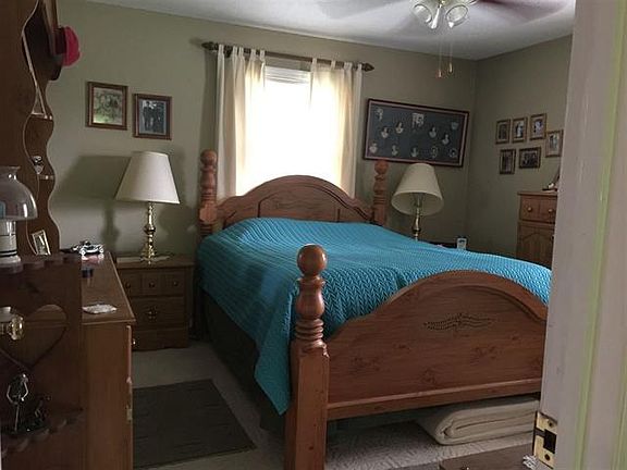 4th image of 3817 Hilltop Dr