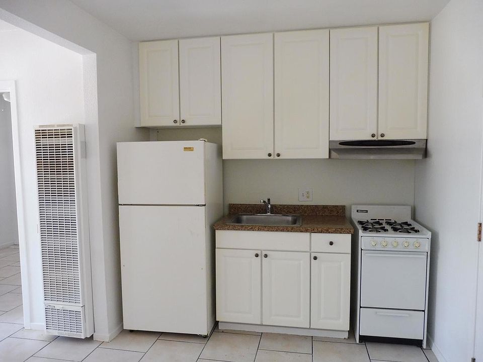 1st image of 231 Palm Pl #231