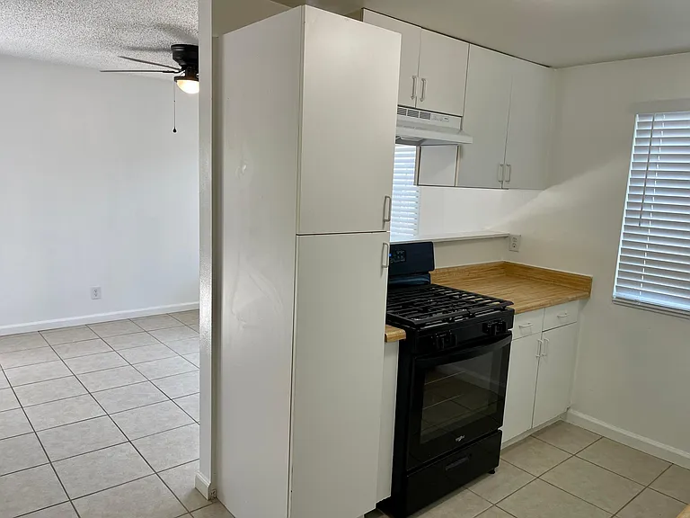2064 E Evergreen St #2064 — Photo 8
