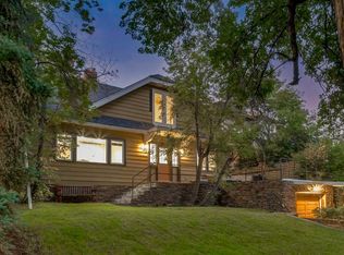 1424 Premier Way SW, Calgary, AB T2T1L9