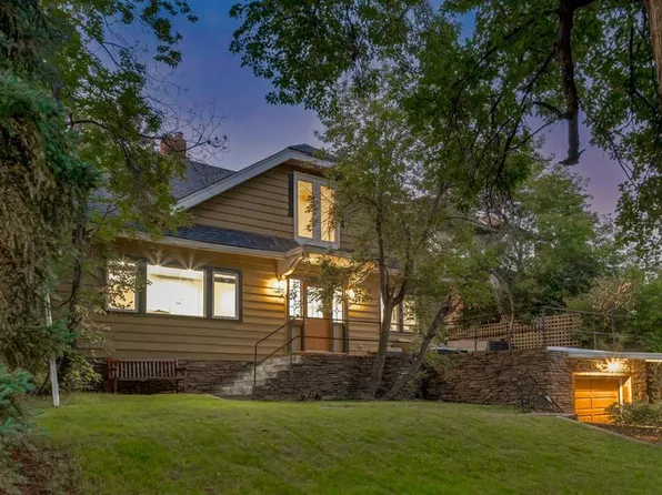 1424 Premier Way SW, Calgary, AB T2T 1L9