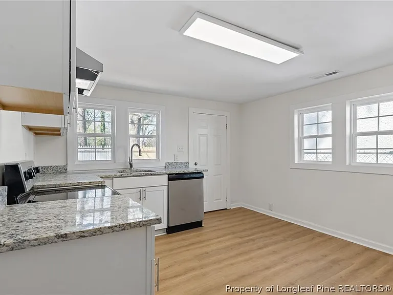 5109 Higgins St — Photo 4