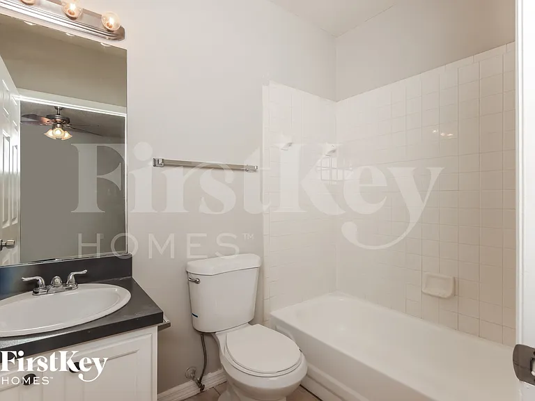 1155 Schumann Dr — Photo 12