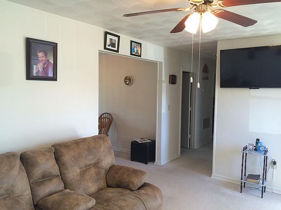 3rd image of 1102 Lakeview Pl
