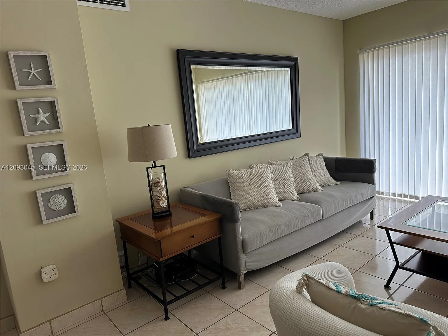 Hemispheres Condo — Photo 4