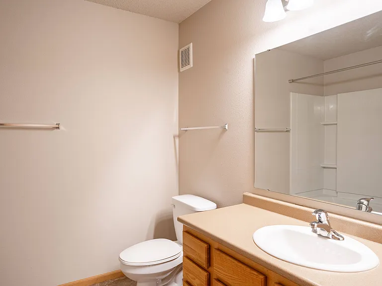 Fargo, ND East Bridge Apartments | 11B | Bathroom