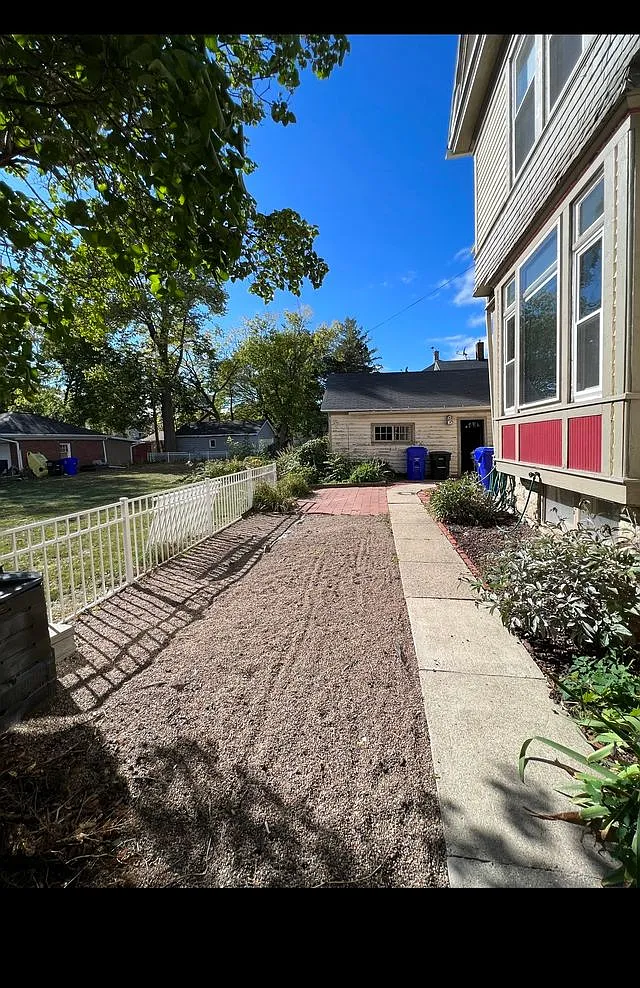 2 bed, 1200 sqft, $1,375 — Photo 3