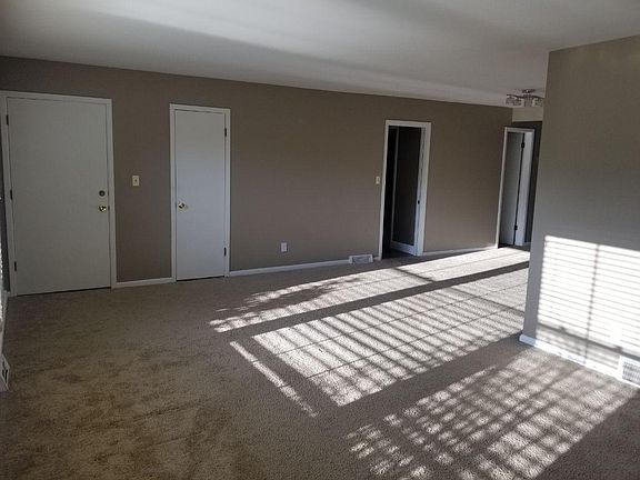 5th image of 2945 Warrensville Center Rd Unit 1