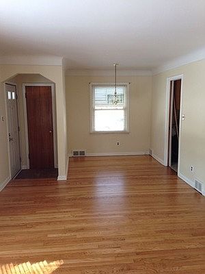 4th image of 2957 Fort Park Blvd