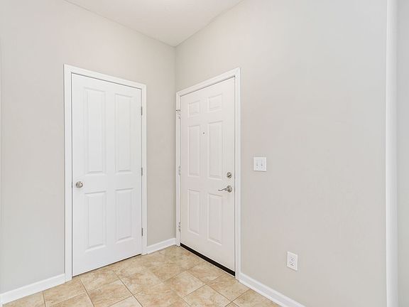 5th image of 3951 Redroyal Ave