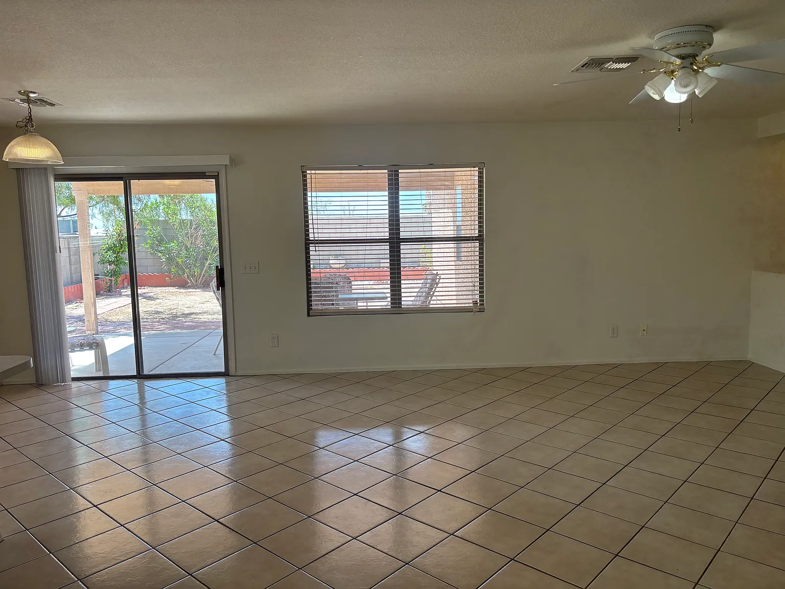 3 bed, 1990 sqft, $2,200 — Photo 3