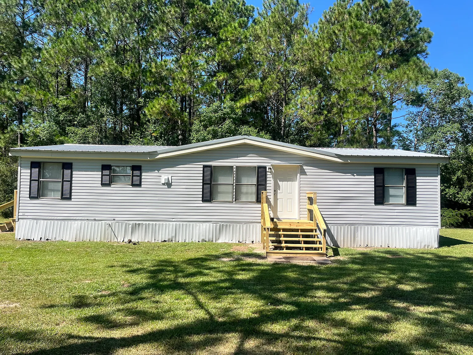 3 bed, 1000 sqft, $1,350 — Photo 1